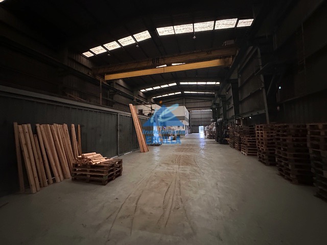 Nave industrial en alquiler con grúas para 20 Tm